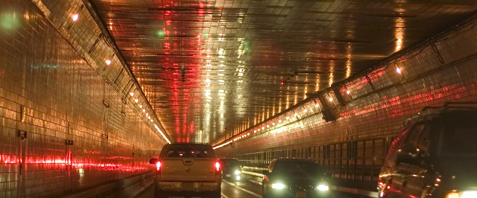 Can Commercial Trucks Use the Lincoln Tunnel?